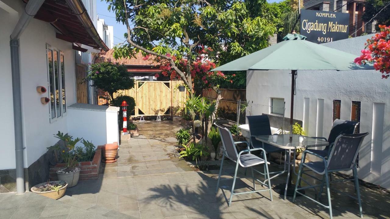 Villa Rumah Ibu Dago Bandung Esterno foto